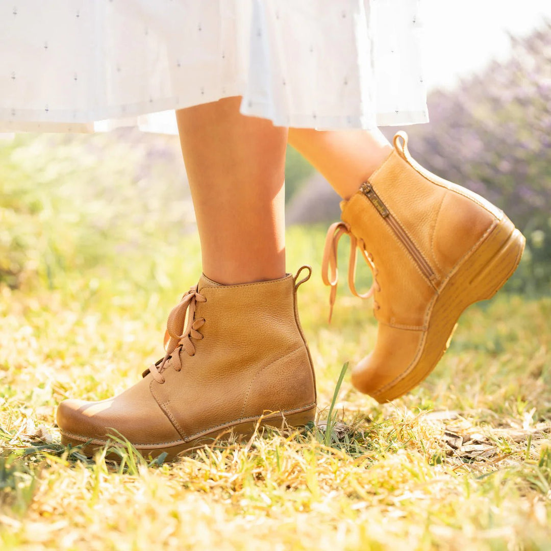 Boone Mountain Sports - W SIGOURNEY LACE BOOT